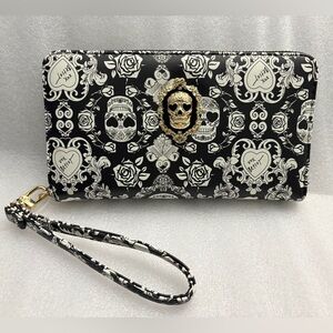 Betsey Johnson NWT Skull Rose Zip-Around Wristlet Wallet Black White